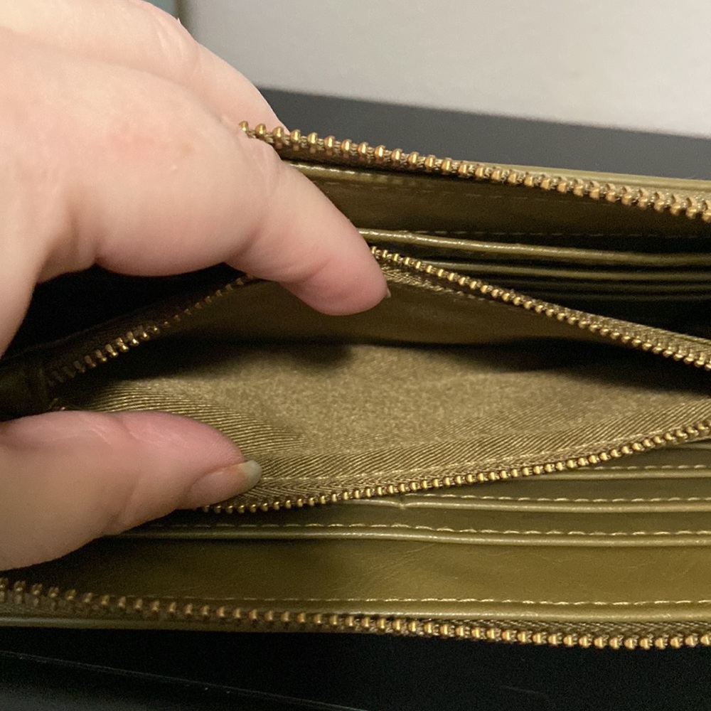 NWOT Universal Treads Olive Green Wallet - Picture 10 of 14